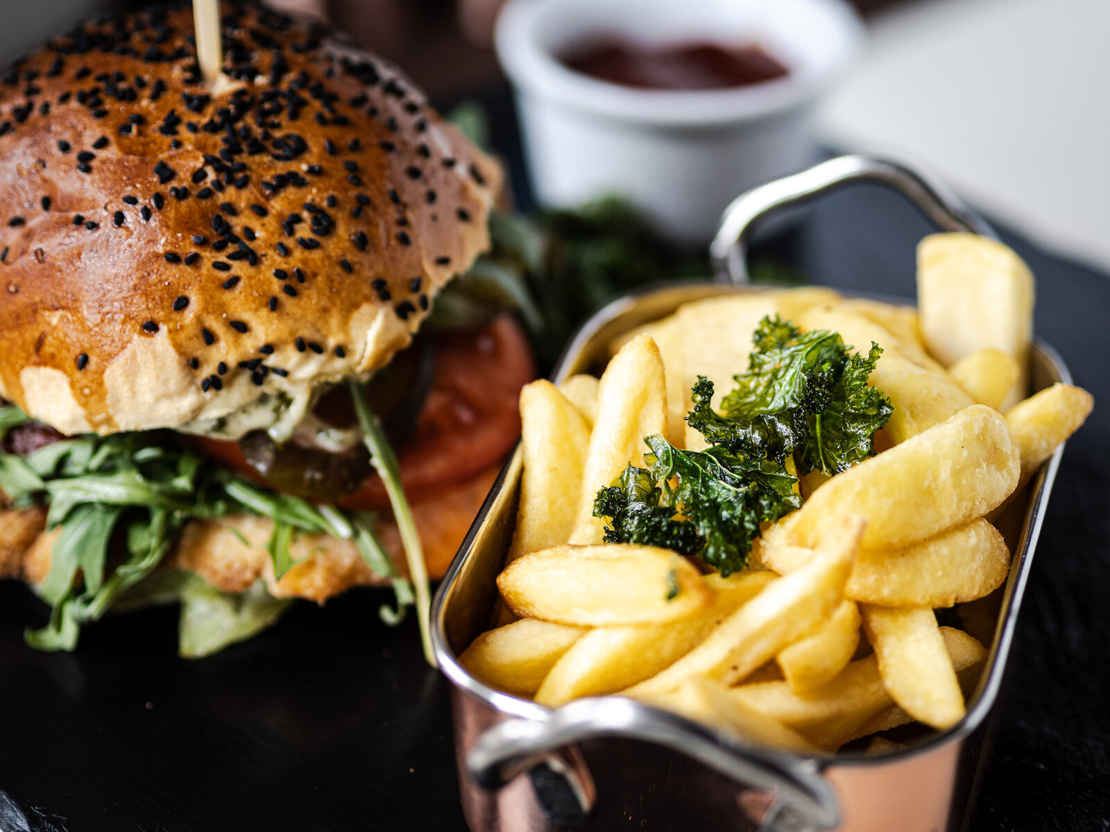 Nakryty stół w Restauracji Bajka